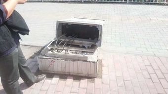 伊犁河路街道九號小區社區 為民解憂辦實事，協調維修通訊器材與信息咨詢服務雙管齊下